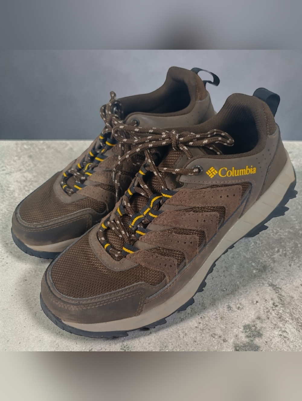 Columbia Mens Sz 7.5 Strata Trail Waterproof Outdoors Hiking Athletic Trainers